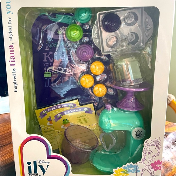 NIB Disney ILY 4ever inspired by Tiana Accessory Pack - Picture 1 of 2